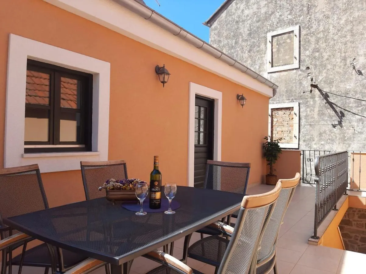 Holiday Home Barbarosa Sveti Filip i Jakov